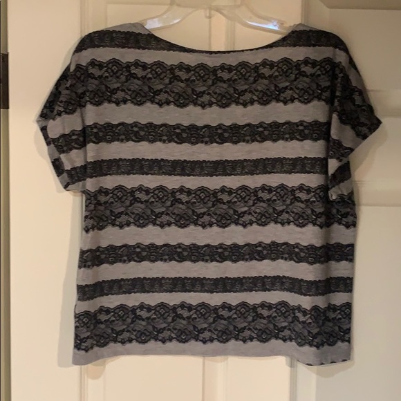 Cute lace design T-shirt - Picture 2 of 2